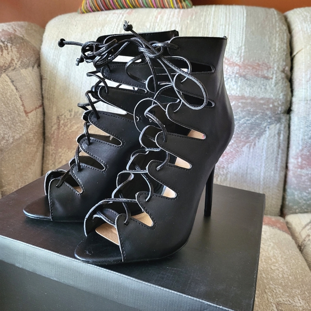 NIB JUSTFAB Zarah Women's Black Stiletto Shoes with Lace Up Front Size 7.5